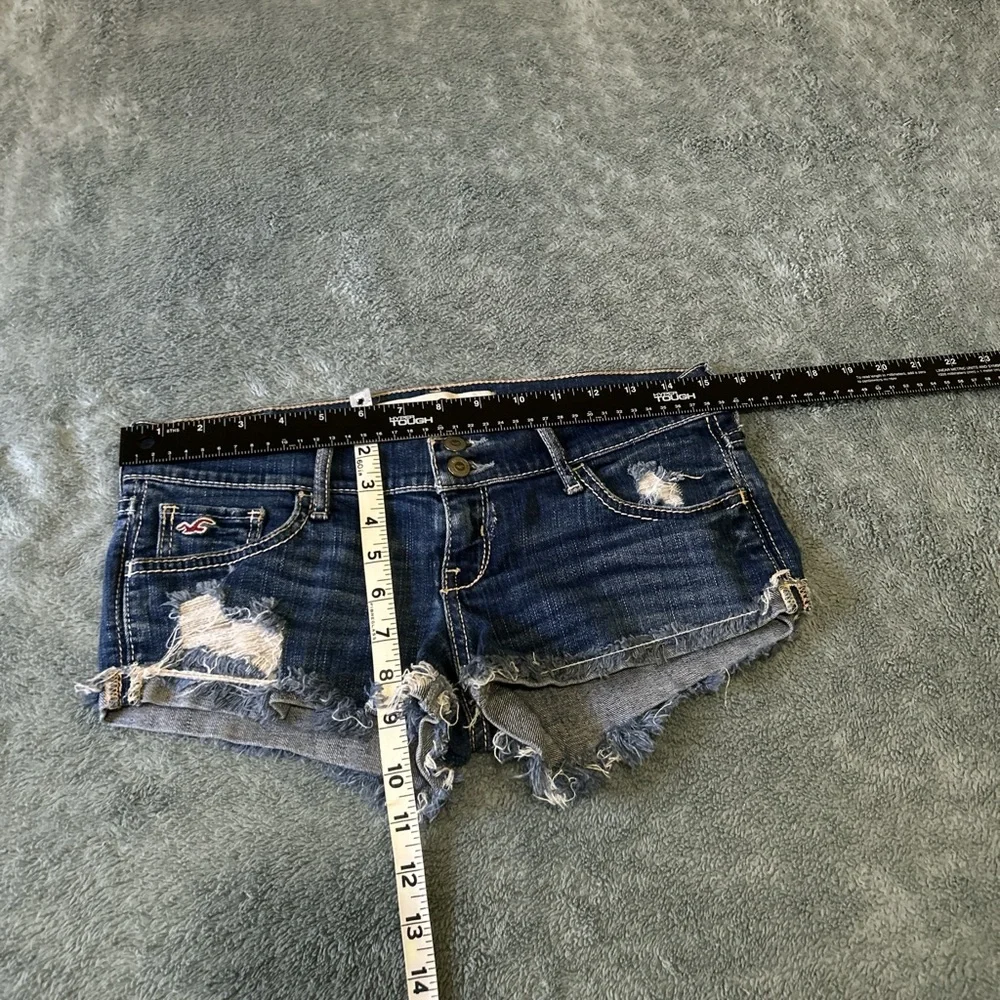 Y2K HOLLISTER Low-Rise Distressed Denim Shortie Shorts So Cal Stretch Size 3/26 - Picture 5 of 5